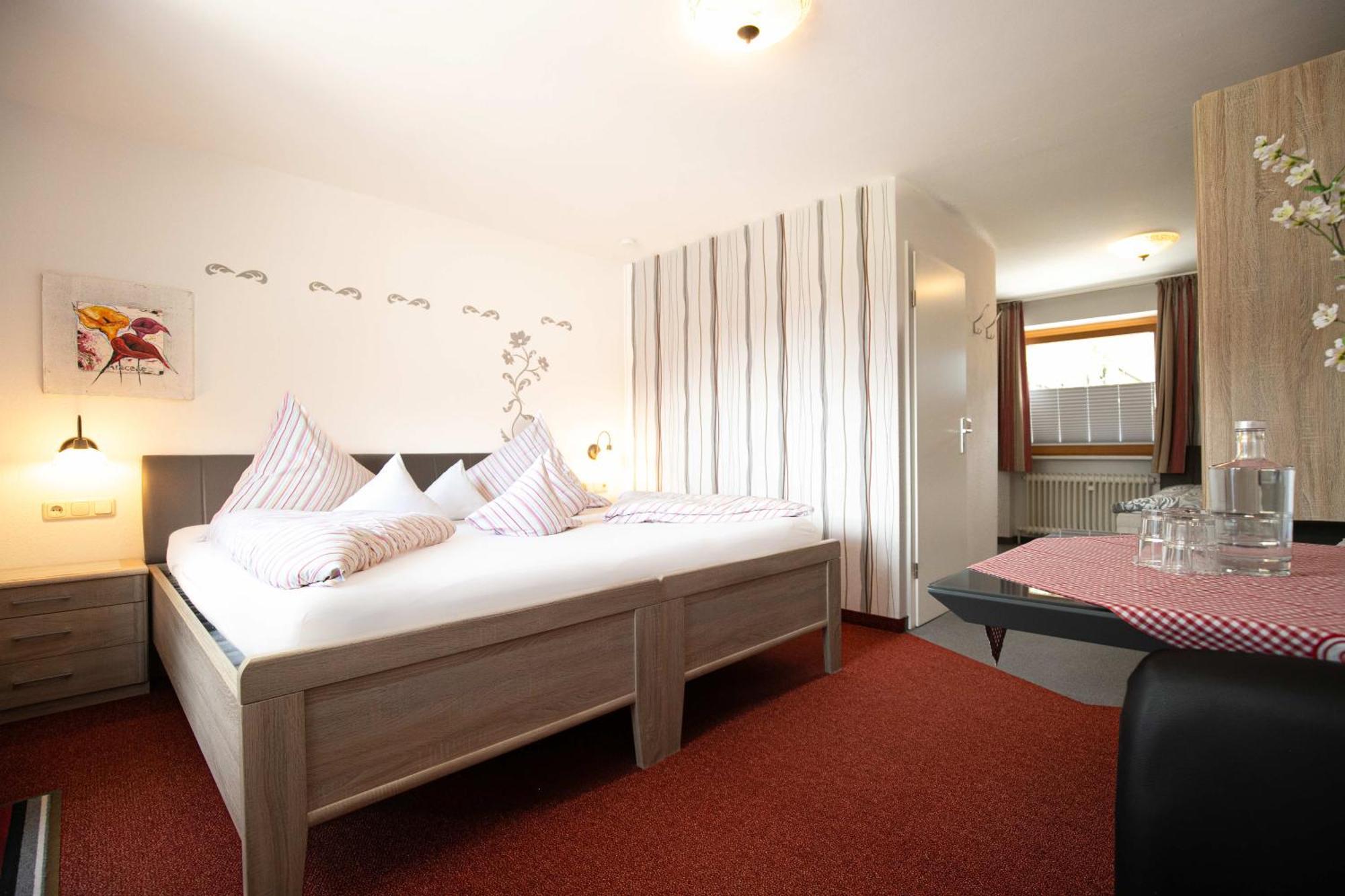 Hotel Restaurant Amadeus - Inclusive Skipass Und Vieles Mehr Bad Hindelang Exteriör bild