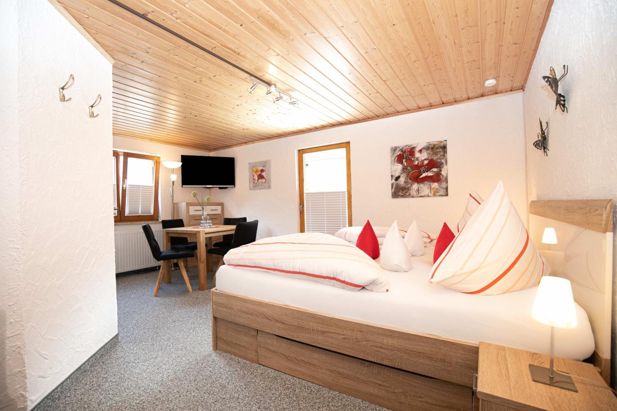 Hotel Restaurant Amadeus - Inclusive Skipass Und Vieles Mehr Bad Hindelang Exteriör bild