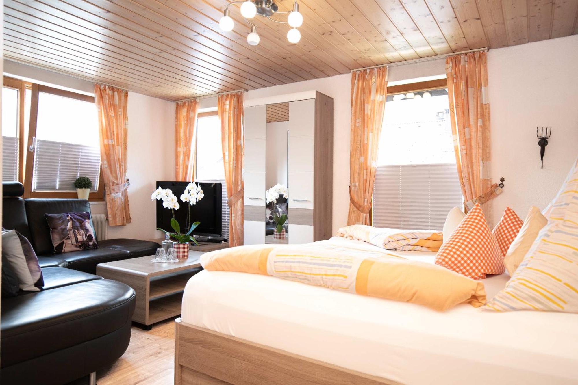 Hotel Restaurant Amadeus - Inclusive Skipass Und Vieles Mehr Bad Hindelang Exteriör bild