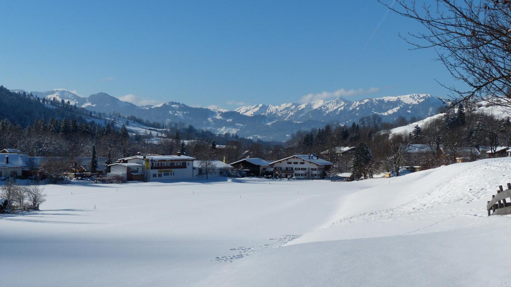 Hotel Restaurant Amadeus - Inclusive Skipass Und Vieles Mehr Bad Hindelang Exteriör bild