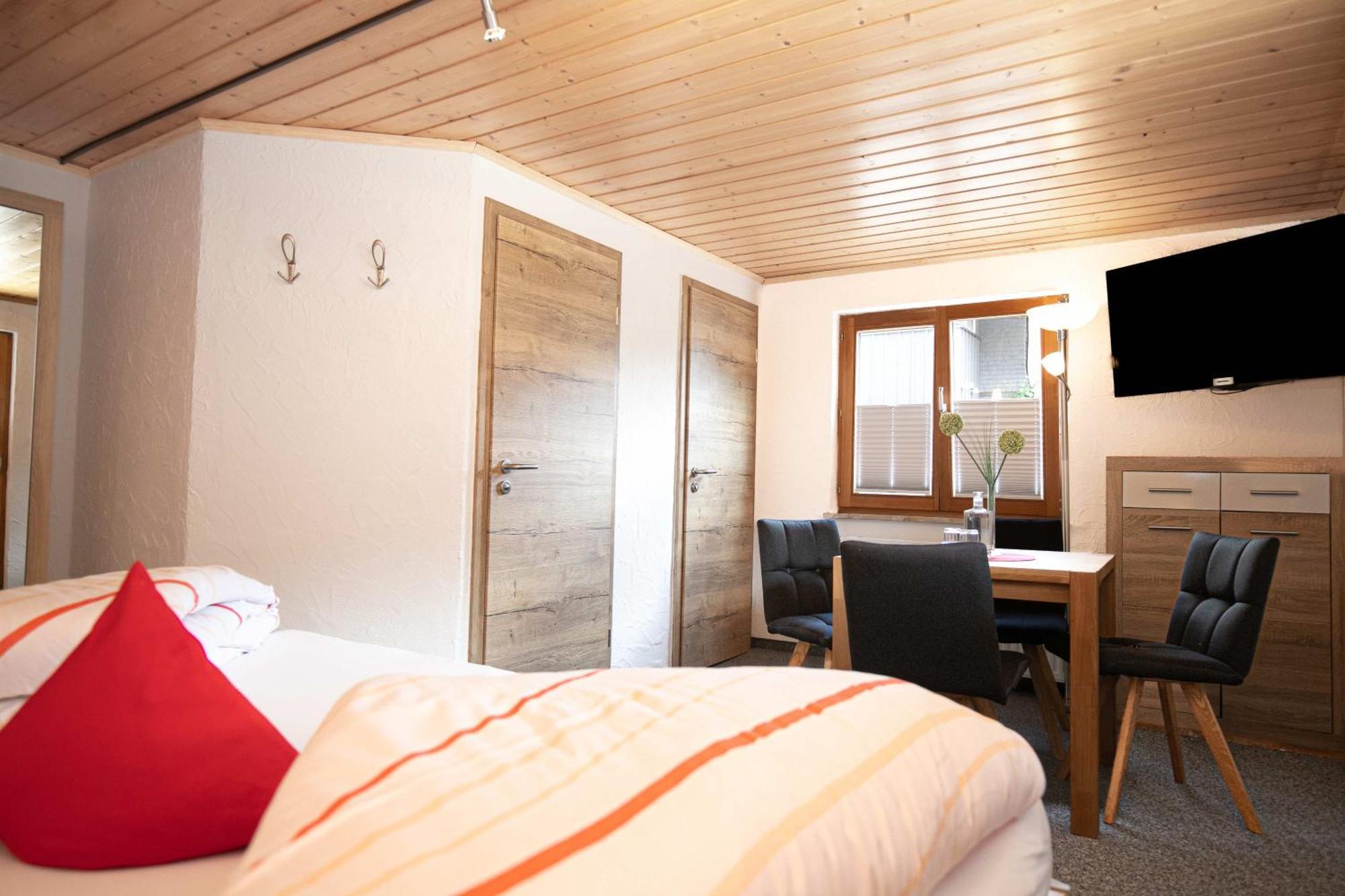 Hotel Restaurant Amadeus - Inclusive Skipass Und Vieles Mehr Bad Hindelang Exteriör bild