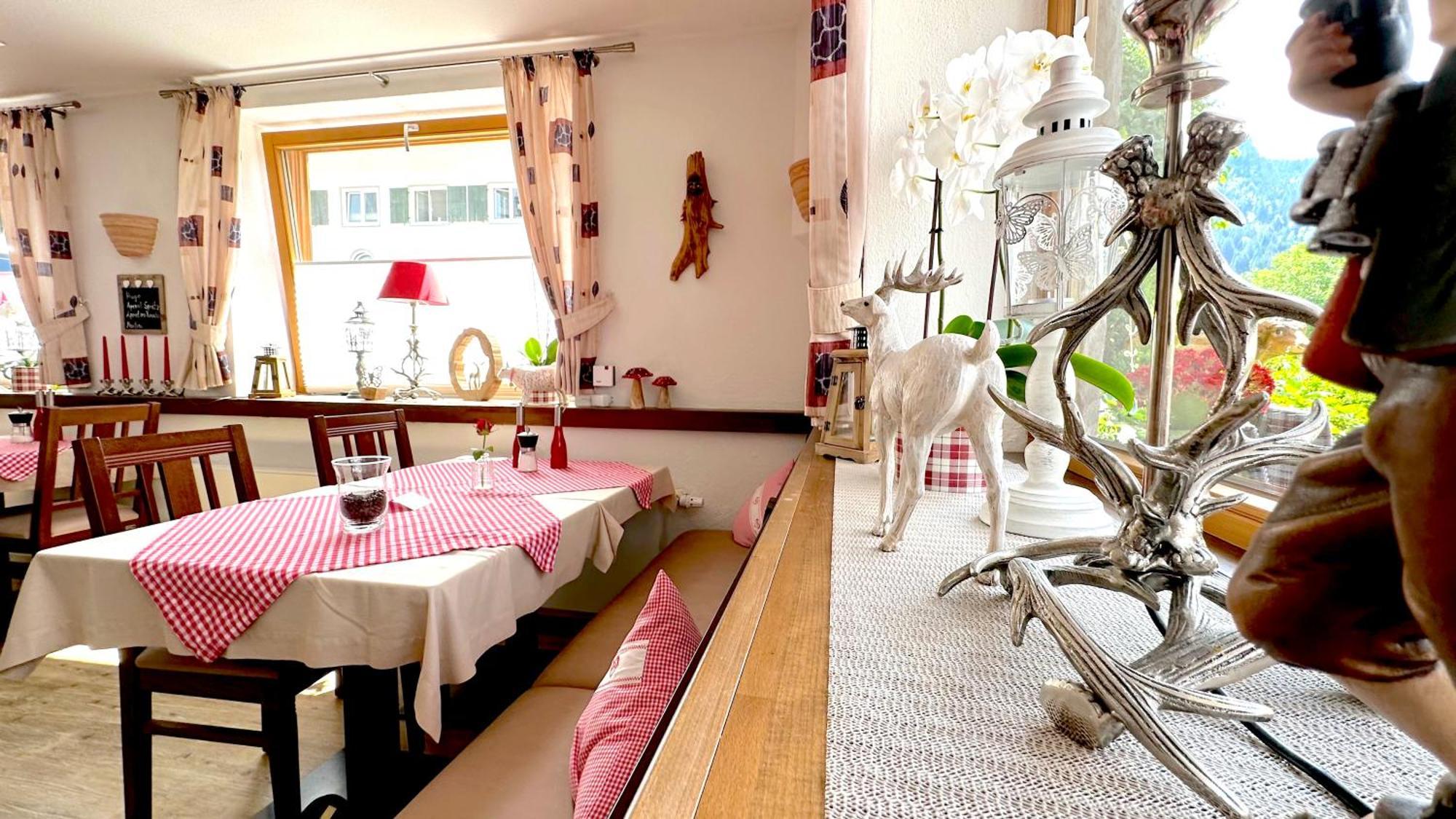 Hotel Restaurant Amadeus - Inclusive Skipass Und Vieles Mehr Bad Hindelang Exteriör bild